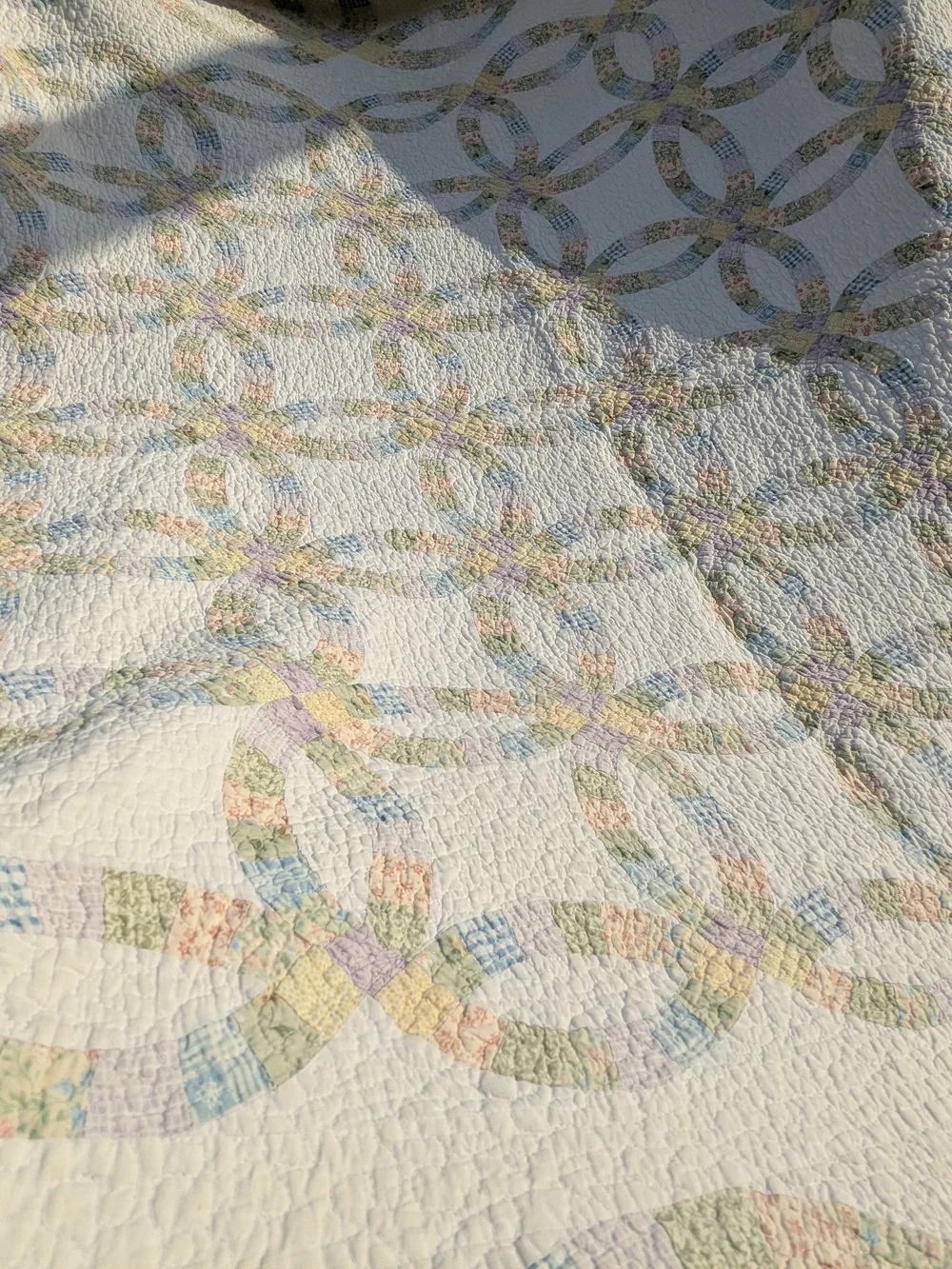 Vintage Double Wedding Ring Patchwork Quilt - Pastel Multi